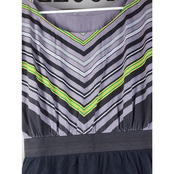 Summer Dress Gray & Lime Green Striped V-Neck Black Belted Skirt Women's Size M - Picture 2 of 6
